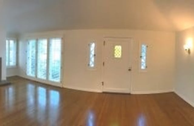 157 S Arden Boulevard Gallery 4