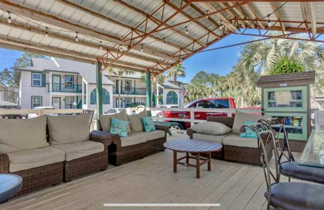 7813 North Lagoon Drive Gallery 3