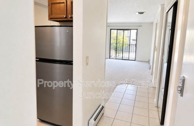3233 Lakeside Drive Gallery 3