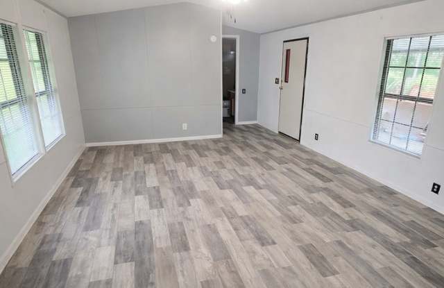 Charming 2BR / 2BA Home in Quiet Silver Springs Neighborhood photos photos
