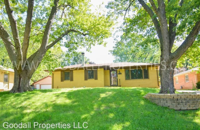 3115 Ashwood Dr - 3115 Ashwood Drive, Urbandale, IA 50322