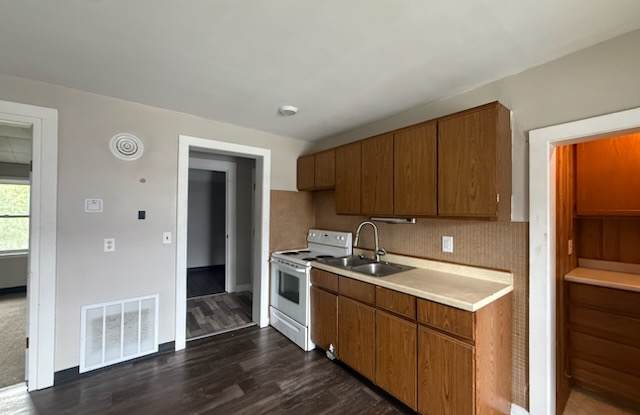 323 14th Avenue W - Upper Gallery 2