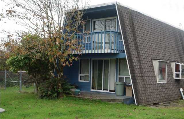 2 Story 2 Bedroom 1 3/4 Bath Chalet Style on the Golf Course - 318 Canal Drive Northeast, Ocean Shores, WA 98569