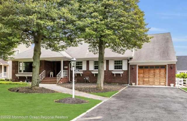 208 Trenton Boulevard Gallery 2