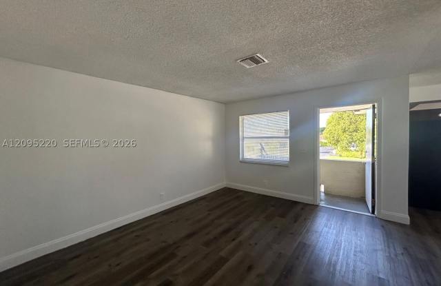 4117 Woodside Dr Gallery 4
