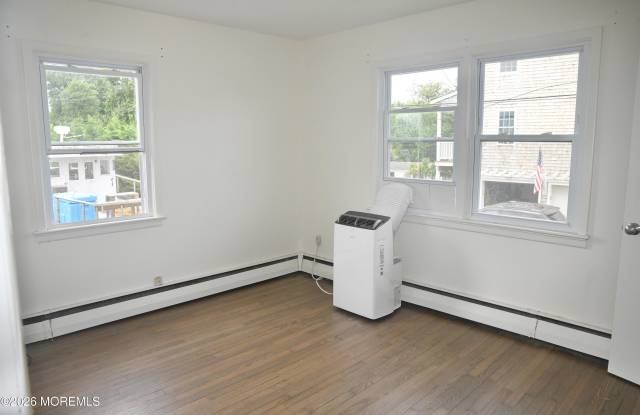 704 Mount Place Gallery 3