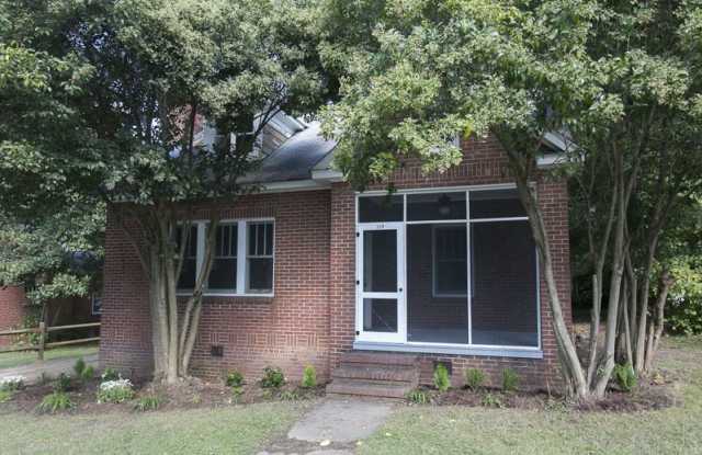 Charming 4-Bedroom, 2-Bath Home in Chapel Hill – Ideal Location Near UNC! - 119 Kenan Street, Chapel Hill, NC 27516