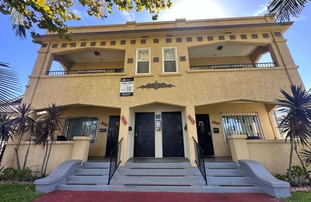1458-1464 W. 45th St. Gallery 1