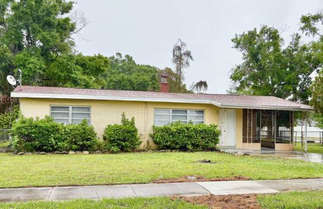 Charming 2 Bedroom Home with Fenced Yard & Screened Patio – Prime Location! photos photos Charming 2 Bedroom Home with Fenced Yard & Screened Patio – Prime Location! photos photos