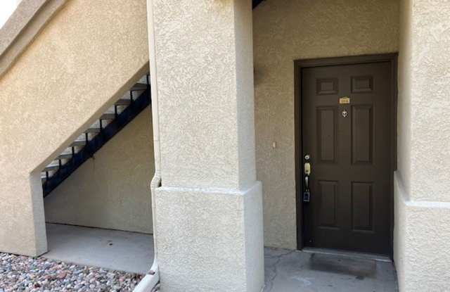 2 bed 2 bath Townhome on Main Level with A/C Gallery 4