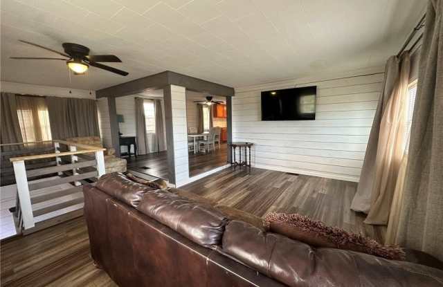 810 S Sandpiper Gallery 4
