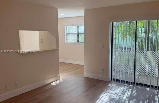 4085 NW 87th Ave photos photos