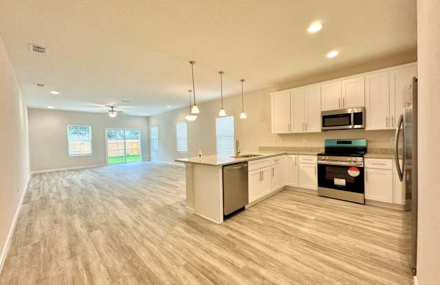 Newer 2024 Beachside Beauty: 4-Bedroom Home with Modern Elegance and Prime Location! - 826 5th Avenue North, Jacksonville Beach, FL 32250