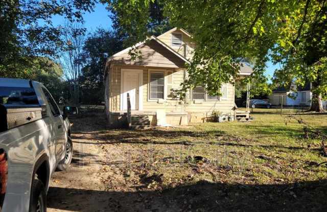 1306 W Countryman St - 1306 West Countryman Street, Dyersburg, TN 38024