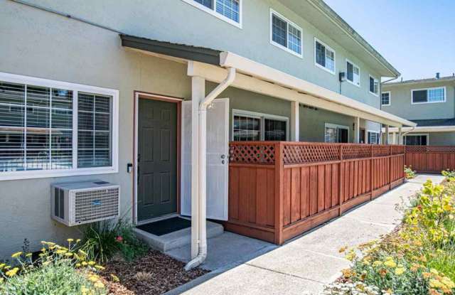 Charming  Spacious Townhome Located in San Leandro Gallery 2