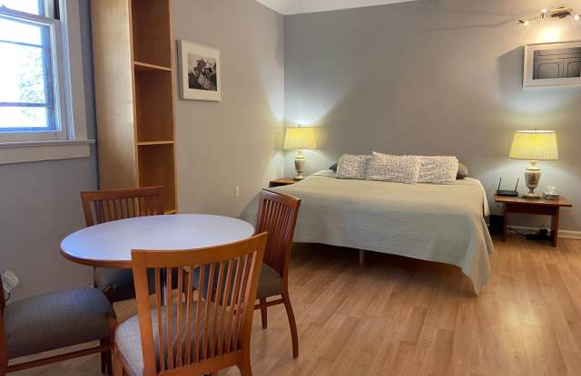Guest Cottage for rent Gallery 3