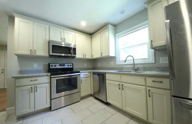 4736 Monmouth Dr Gallery 3