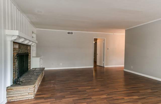 1 month free rent + Cute Duplex + Heart of OKC Gallery 3