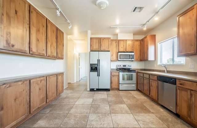 638-642 E. Lester St. ( 638-1, 638-2, 640-1, 640-2, 642-1, 642-2 ) Gallery 1