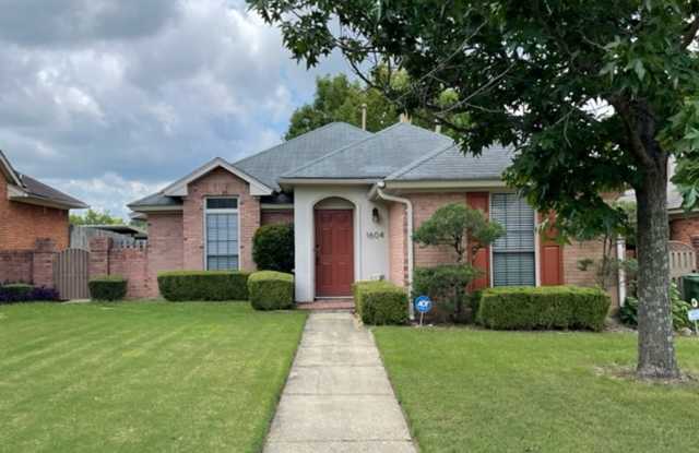 1604 Queen Elizabeth Court photos photos