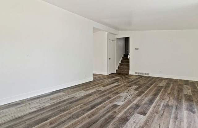 1376 Greenfield Avenue Gallery 2