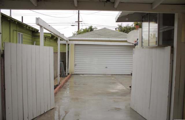 1121 N Reese Place Gallery 4