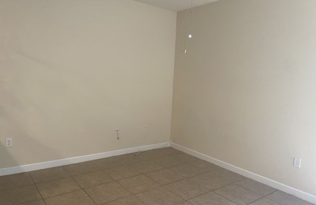 755 Southeast 32nd Terrace Gallery 2