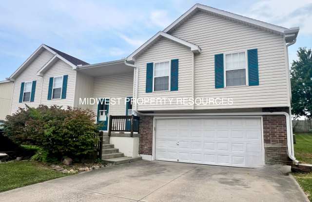 Spacious 3 Bedroom, 2 Bath Townhome available for Lease. Gallery 1