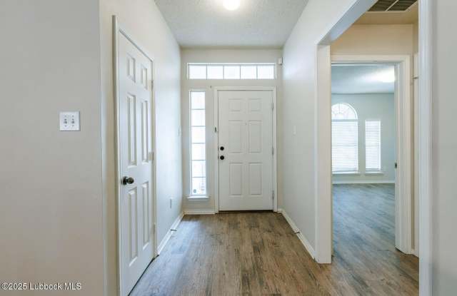 536 N Kirby Avenue photos photos
