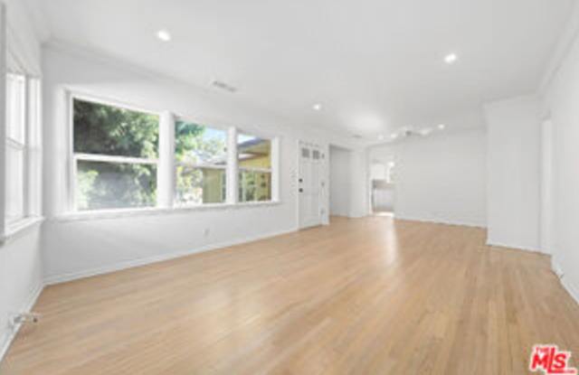 11347 Cashmere Street Gallery 1