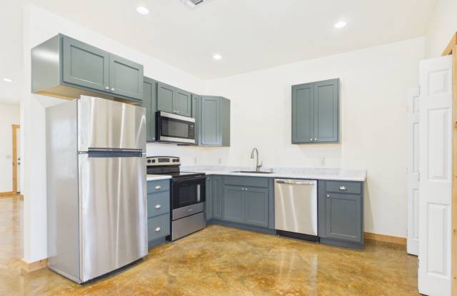 MOVE-IN SPECIAL: 2 Weeks Free + No App Fee! New 2BR Duplex Near Downtown Gallery 1