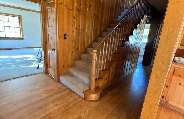 HISTORIC DISTRICT Downtown, 2949 sq ft House, 4 Bdrms, 1.5 Baths, Gas Heat & Pellet Stove, Pets Considered Gallery 4