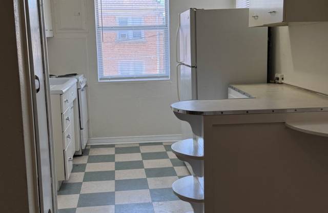 Charming 1-Bed in the Plaza District – Hardwood Floors + FREE Laundry! Gallery 3