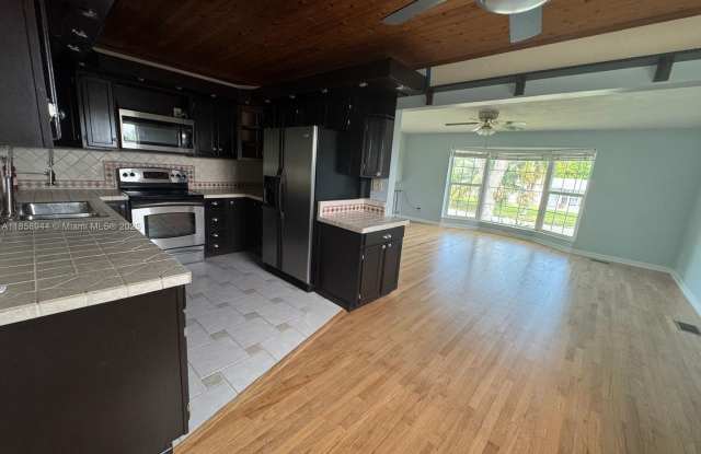 141 NW 72 Way A, Pembroke Pines, FL 33024 photos photos