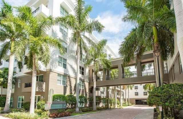 2421 NE 65th Street unit: 408 photos photos