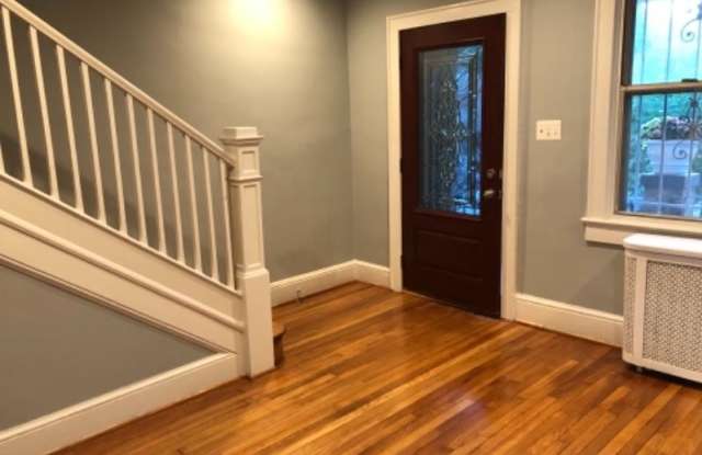528 25th Place NE Gallery 2