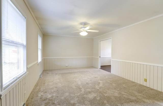 Split-Level Home With Fenced Yard In Quiet Residential Area Gallery 3