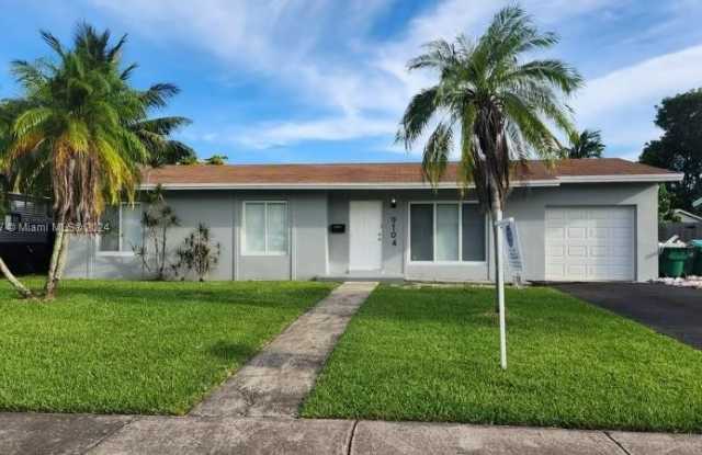 9104 SW 181st Ter - 9104 Southwest 181st Terrace, Palmetto Bay, FL 33157