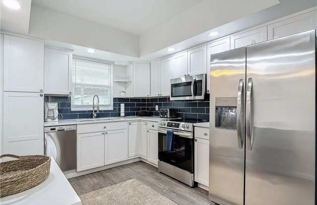 4613 SE 5th Ave lot: 108 photos photos