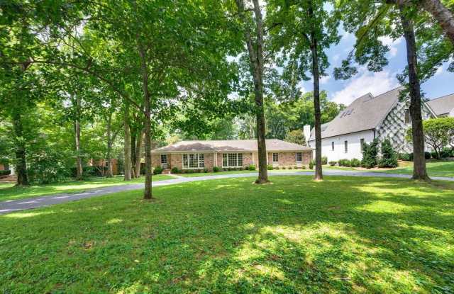 Charming 3BR/2.5BA Ranch-Style Home in the Heart of Green Hills! photos photos