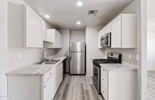 1133 E Lee Street photos photos