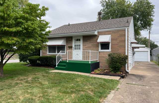 Two bedroom, two bath home for rent. - 728 Ashley Avenue, Quincy, IL 62301