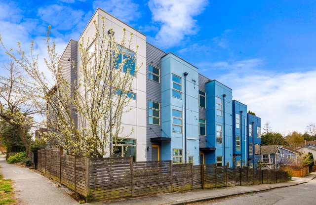 Great City Location - Corner 3 Bedroom Townhome with Gorgeous Interiors photos photos
