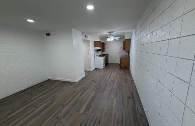 2030 W CACTUS Road Gallery 4