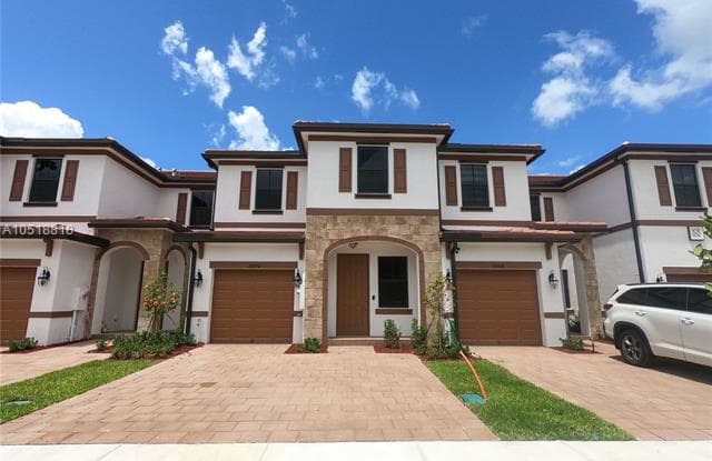 10394 W 34 ct - 10394 W 34th Ct, Hialeah Gardens, FL 33018