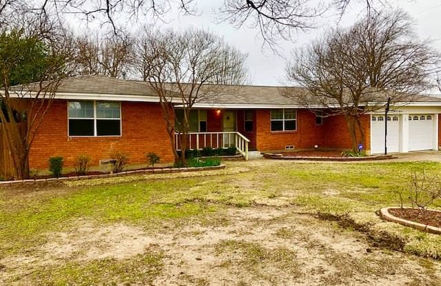 302 Circle Drive - 302 Circle Drive, Arlington, TX 76010