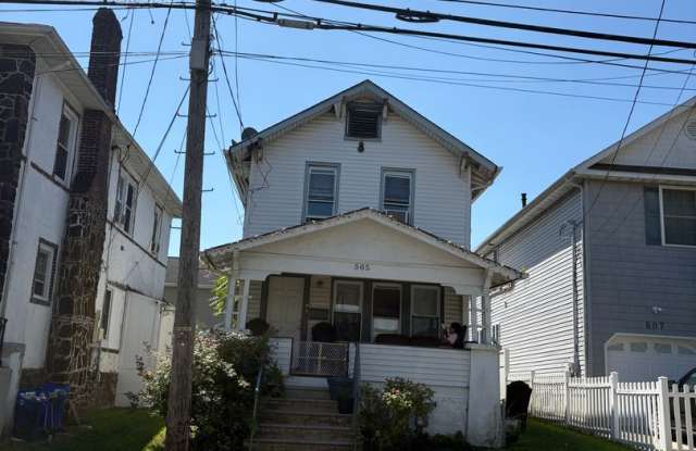 Fantastic 4 Bedroom Single Family House for Rent in Asbury Park! - 505 Ridge Avenue, Asbury Park, NJ 07712