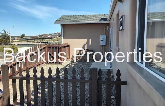 Wonderful partially furnished upper Seaside unit photos photos