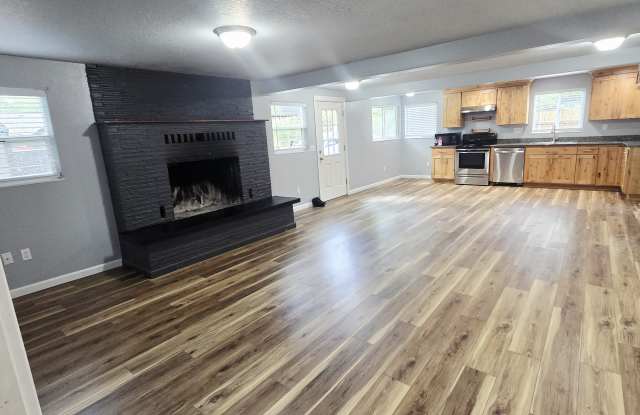 62464 E Brightwood Loop Rd - 62464 East Brightwood Loop Road, Mount Hood Village, OR 97011