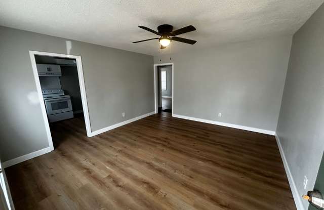 Fully Remodeled 2 Bed 1 Bath Duplex photos photos